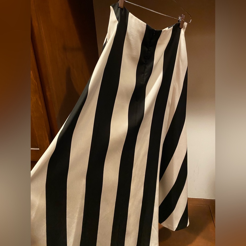 Belle Badgley Mischka Black and White Maxi Skirt size 10 - Picture 3 of 7